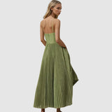 Adéla - Elegancia moderna con espalda descubierta