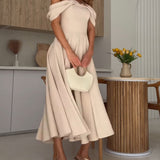 Isadora | Elegante Vestido Maxi con Hombro Descubierto y Detalles Plisados