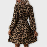 Vestido elegante con estampado de leopardo y escote en V con cinturón ajustable