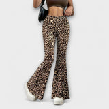 Pantalones de corte bootcut con estampado de leopardo