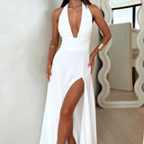 Elegante vestido maxi de invitada de boda con cuello halter y abertura en la pierna