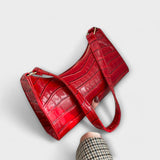 Lora. - Bolso de piel brillante