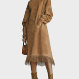 Vestido de Suede con Cuello Alto y Flecos