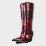 Diseño de zapatos de cocodrilo con elegante tacón