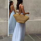 Vestido Maxi con Tirantes de Espagueti Plisados y Silueta Fluida