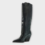 Diseño de zapatos de cocodrilo con elegante tacón