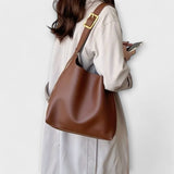 Lora. – Elegante bolso de piel