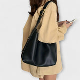 Lora. – Elegante bolso de piel