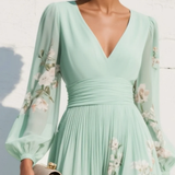 Patricia - Vestido Midi de Chiffón Verde Claro con Pliegues Florales