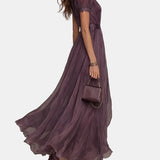 Flavia – Vestido largo morado con corte y acabado de encaje