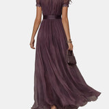 Flavia – Vestido largo morado con corte y acabado de encaje