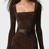Elegante Vestido Maxi de Cuero Ecológico Marrón Oscuro con Escote Cuadrado