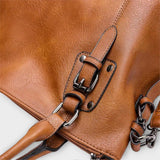 Lora. – Elegante bolso con correas