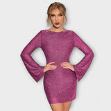 Vestido de lentejuelas con espalda descubierta y mangas largas