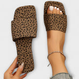 Zapatillas planas con estampado de leopardo