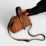 Lora. - Bolsa Retro