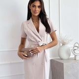 Cecília – Vestido de Corte Slim con Excelentes Accesorios