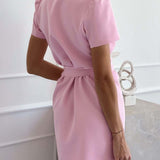 Cecília – Vestido de Corte Slim con Excelentes Accesorios