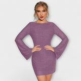 Vestido de lentejuelas con espalda descubierta y mangas largas