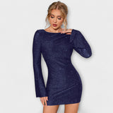 Vestido de lentejuelas con espalda descubierta y mangas largas