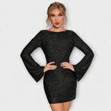 Vestido de lentejuelas con espalda descubierta y mangas largas